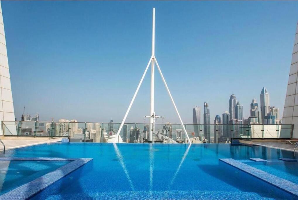 Luxury Modern Studio In Jlt With Amazing View & Rooftop Pool - Sleeps 3 Dubai Ngoại thất bức ảnh