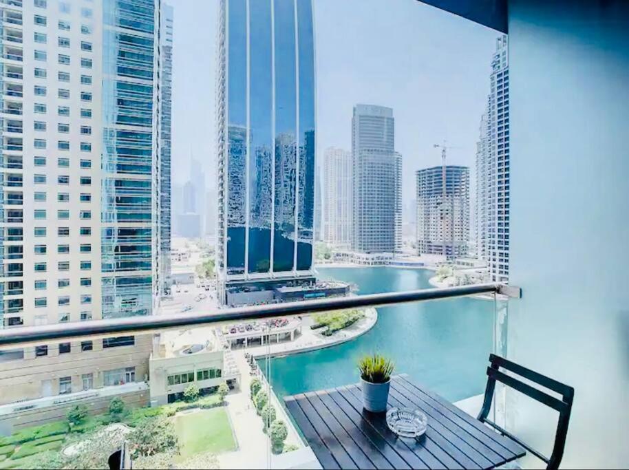 Luxury Modern Studio In Jlt With Amazing View & Rooftop Pool - Sleeps 3 Dubai Ngoại thất bức ảnh